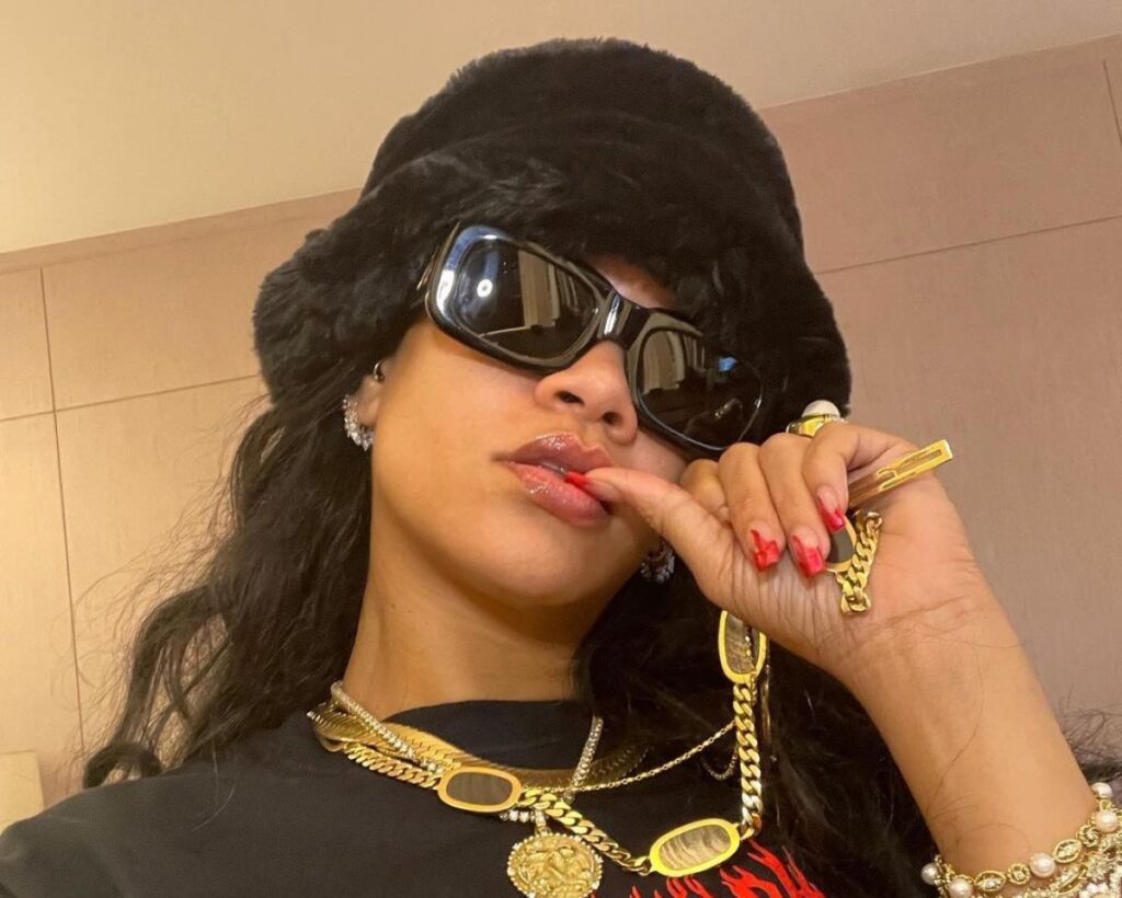 Rihanna et A$ap Rocky dévoilent les premiers clichés de leur deuxième fils, Riot, déchaînant les passions