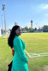 (02 photos) : First supportrice de son mari, Marie Louise Diaw s&rsquo;affiche in au stade