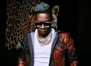 Shatta Wale aux prises avec la presse ghanéenne: polémique après sa déclaration sur UTV Ghana