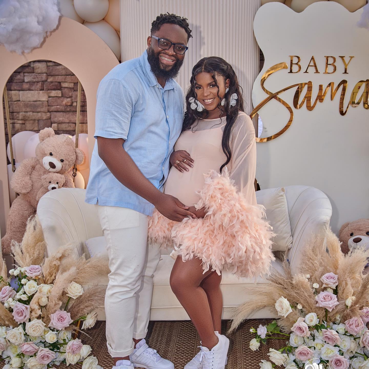 La chanteuse Daphné célèbre la naissance de son premier bébé