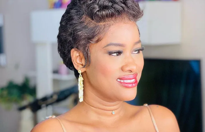 Après 26 semaines d’absence d’Instagram, Khady Ka réapparaît plus chic que jamais (Photos)