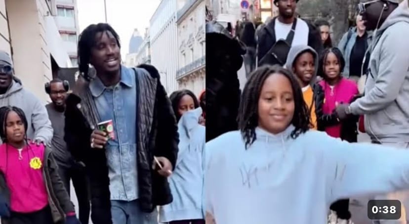 (Vidéo) – Quand Waly Seck se balade avec ses enfants dans les rues de Paris.