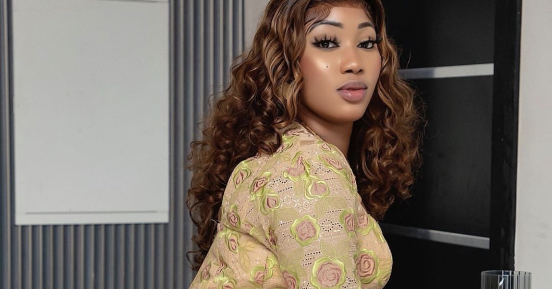 (4) Photos: Ndeye Diarra, l&rsquo;actrice radieuse, éblouit en tenue traditionnelle