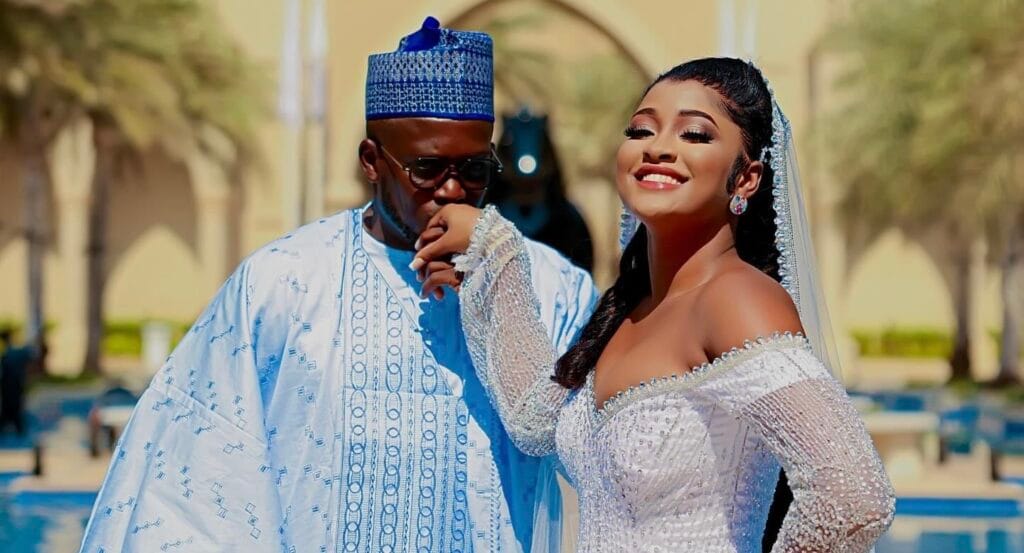 (06 Photos) – Aziz Ndiaye et Aïcha Rassoul: Le couple qui croque la vie à pleines dents à Dubaï.