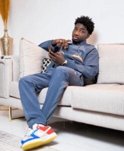 (Photos)- Vj, un chanteur au style casual