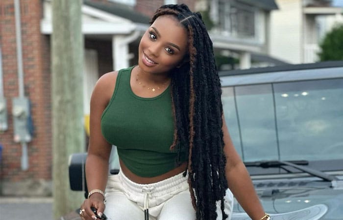 Dieyna Baldé dans un ensemble casual, la chanteuse se la joue fashionista et subjugue ses fans (Photos)