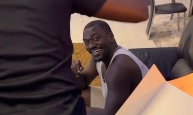 (Vidéo) – Anniversaire: Ibrahima Khalil de la série Babel très ému par la surprise des acteurs…