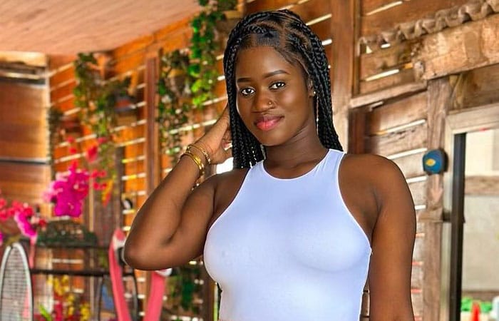 Ouroul Ayni, toujours plus stupéfiante, elle annonce un week-end ultra sensuel (Photos)