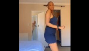 Vidéo scandaleuse : Une danseuse dévoile, sans le savoir, son &lsquo;sugar daddy&rsquo; nu en direct