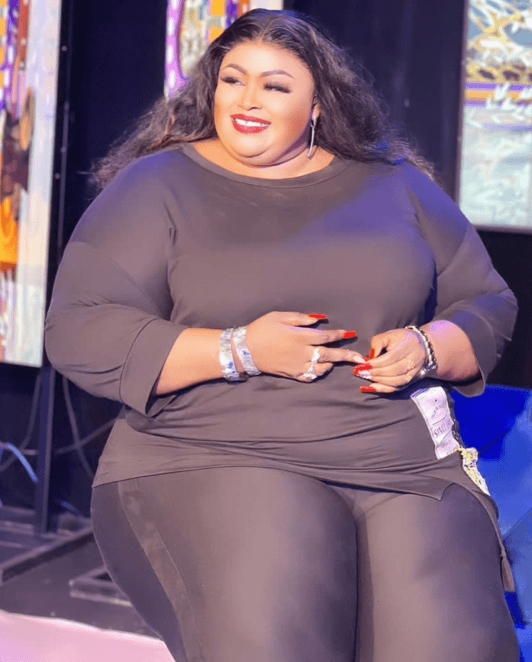 Belle et sɇxy, Alima Thiopét ose le legging
