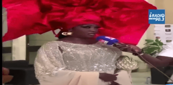 (Vidéo) : Sokhna Awa Djily devenue la risée du net à cause de son gigantesque foulard