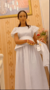 Menacée, Binou, la fille de Aby Ndour, contre attaque : « Lii ngen kham fay nit pour yakk nit… Dossiers yi ay conteneurs lassi… »
