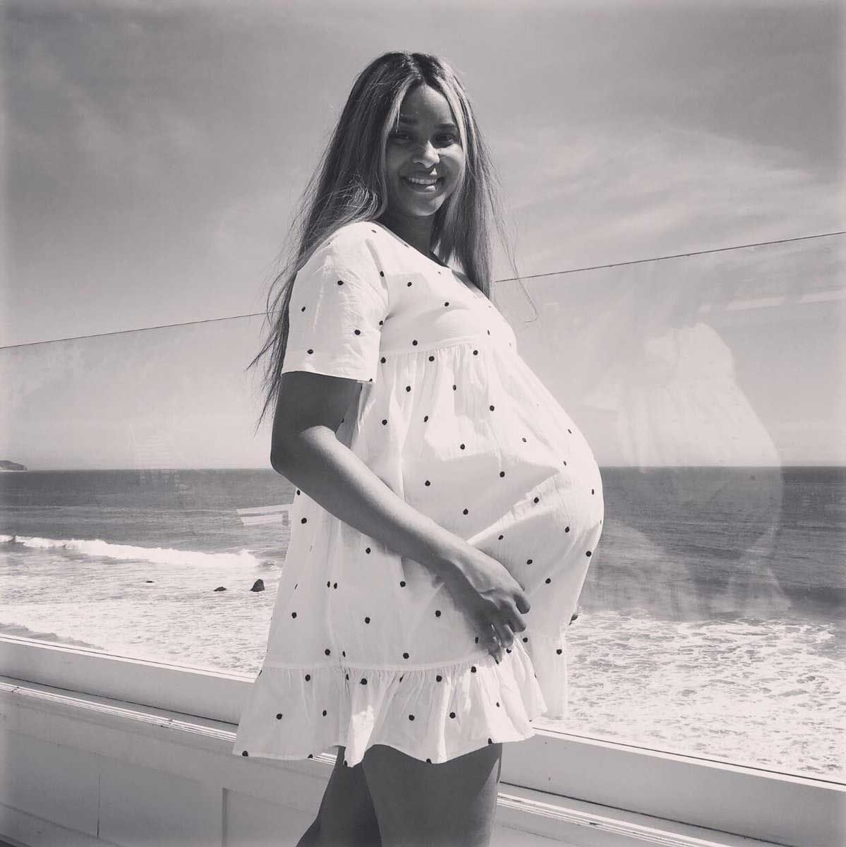 Ciara dévoile son Baby Bump : Les photos enchantent les fans