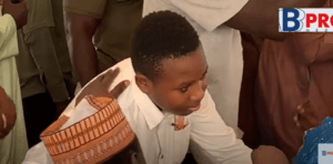 (Vidéo) : Diaga craque devant le fils de Momy Seck
