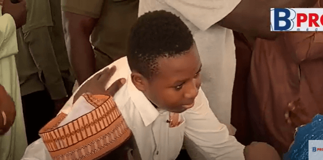 (Vidéo) : Diaga craque devant le fils de Momy Seck