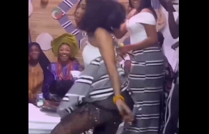 Leumbeul hot : cette « taille fine » fait bouger comme pas possible ses reins. Regardez!