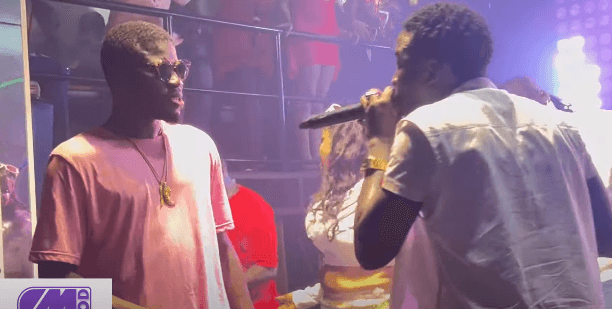 (Vidéo) : Mario Mbaye zappe ses détracteurs, se glorifie et distribue des billets à Sidy Diop