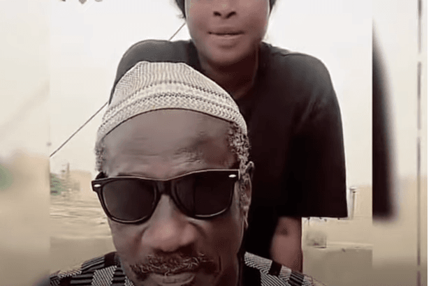 (Vidéo) – Ndeye Gueye bénie par son père sur Tik Tok