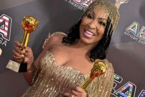(Vidéo) – AE Awards USA: Viviane, encore les sacres. Découvrez ses 2 trophées !