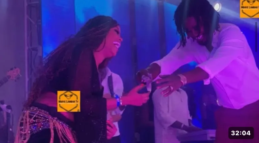 (Vidéo) – Ndeye Ndiaye Banaya expl0se la soirée de Waly Seck comme jamais.
