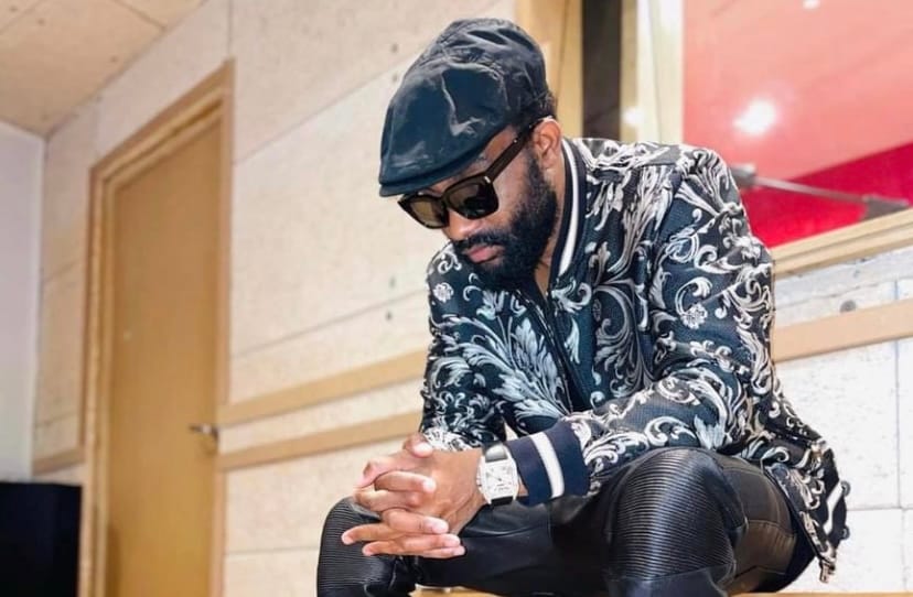 Coup dur pour Fally Ipupa: Le chanteur victime de cambriolage pendant son concert à Paris.