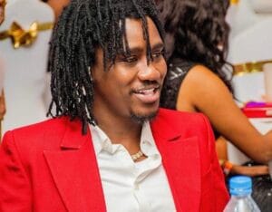 Beauté, charme et sourire : Wally Ballago Seck blanchit le rouge