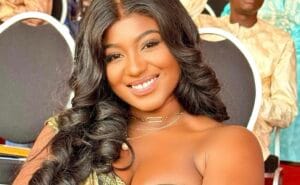 (Photos) – Mia Guissé: La star qui brille en tradi-moderne.