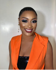 (07 photos) : Titi hyper glow sur son make up parfait