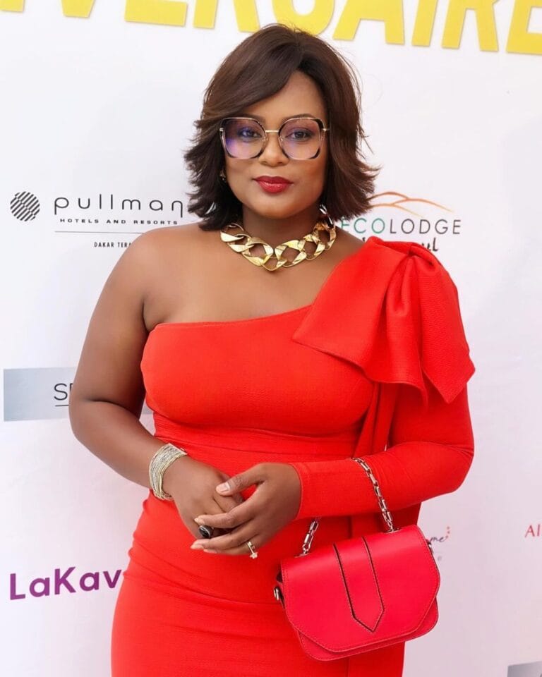 De rouge vêtue, Merry Bèye Diouf brille de mille feux (Photos)