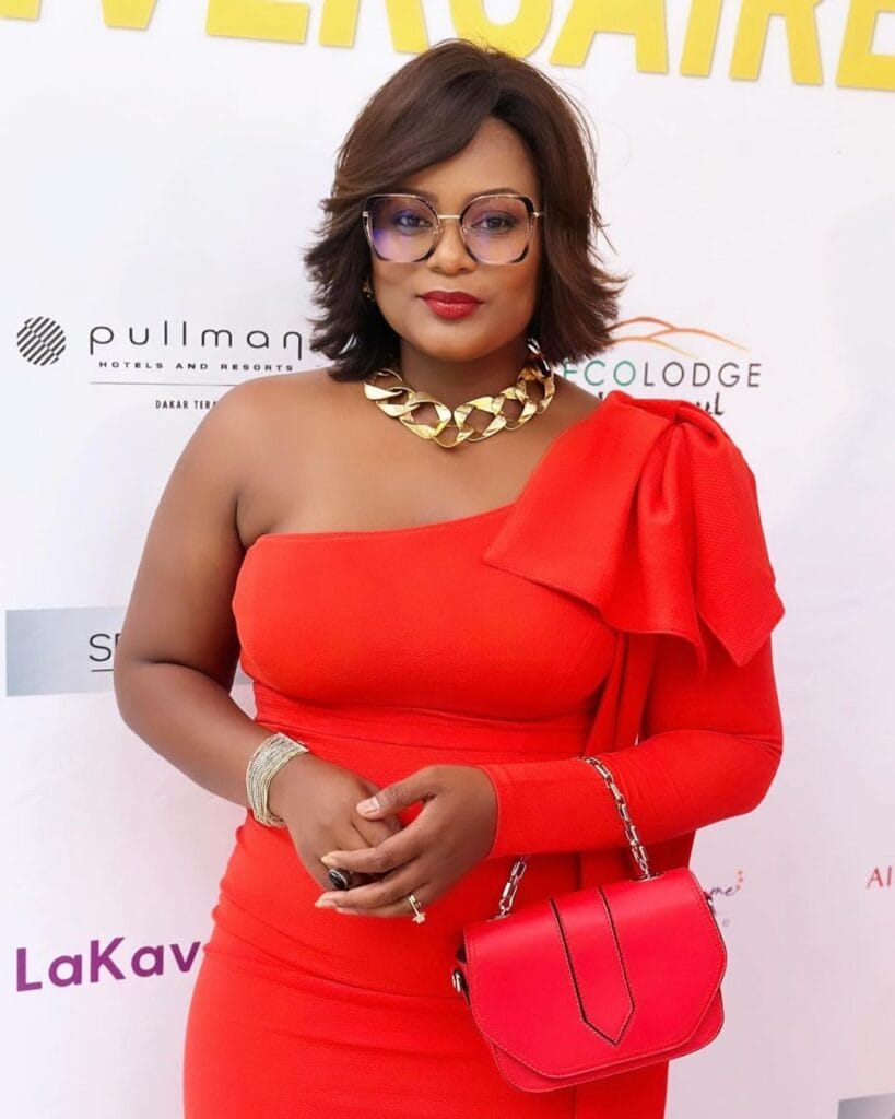 De rouge vêtue, Merry Bèye Diouf brille de mille feux (Photos)