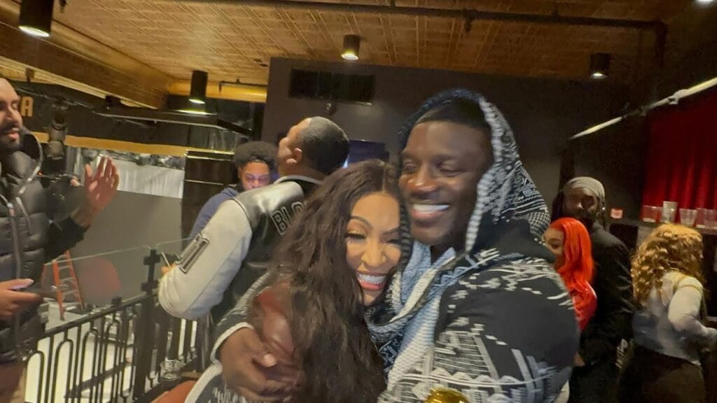 Akon félicite Viviane et lance des piques : « Thiowly commencéna »