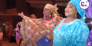 (Vidéo) : Kiné Lam éblouit par la belle voix de Aicha, la sœur de Mouhamed Niang