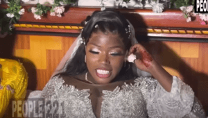 (Vidéo) : Maman Vulgaire zappe l&rsquo;absence de Mame Ndiaye Savon à son mariage