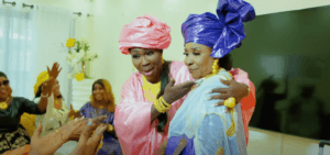 (Vidéo) – « Kaay ci lii « , le nouveau clip de Ndiolé Tall et sa mère