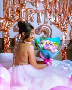 (08 photos)- Pour ses 23 ans, Racky Aïdara s&rsquo;enrobe en princesse
