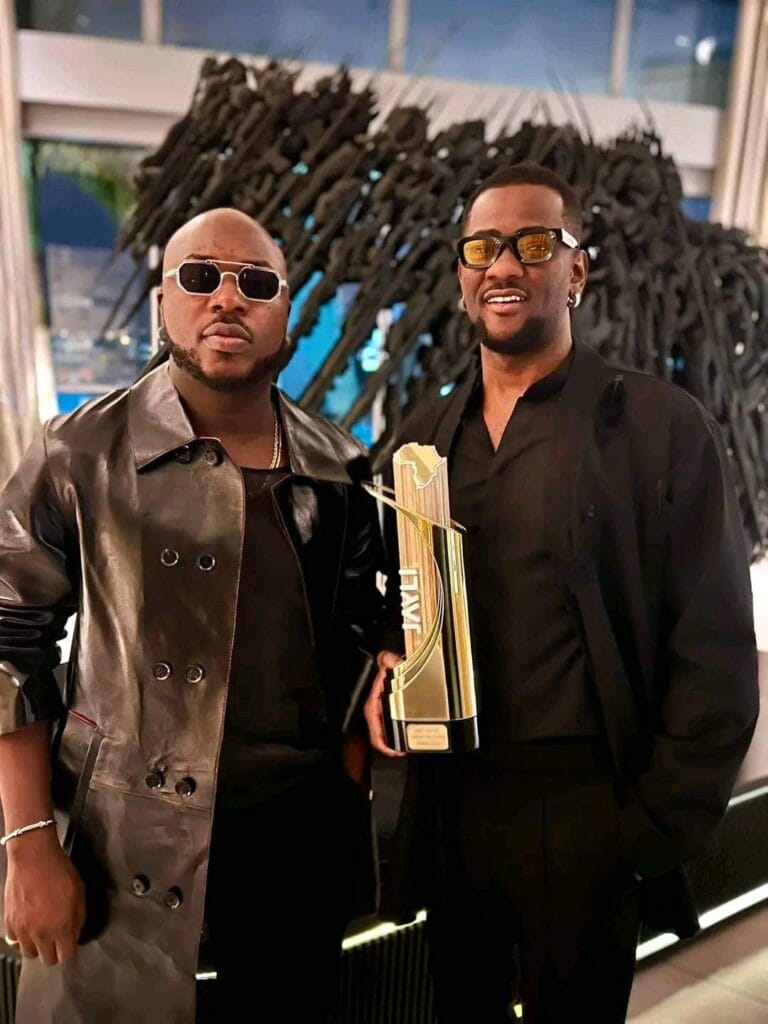 Jayli Awards 2023 : Toofan remporte le prix du meilleur Artiste/Groupe de l’Afrique de l’Ouest.