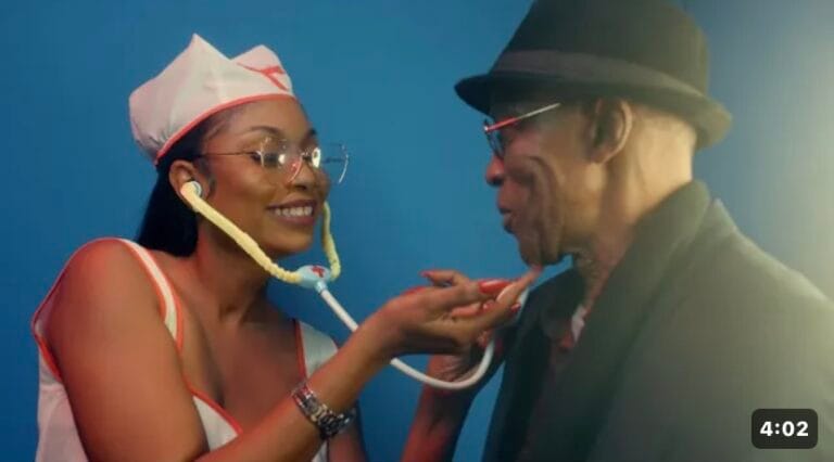 (Clip officiel) – « Medaille Bi », le magnifique clip de Safari.