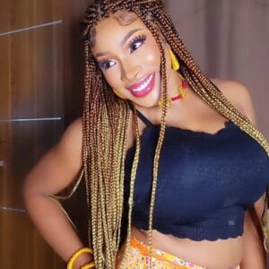 Scintillante, Chadia fait jaser la toile avec sa silhouette ultra chic (Photos)