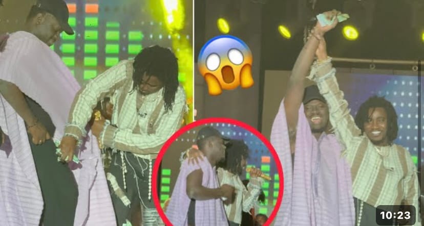(Vidéo) – Waly Seck honore Omaro et l’arrose de billets de banque…