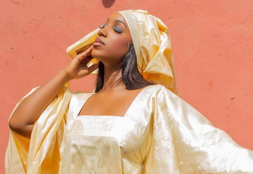 (Photos)- Aïssatou «Coeurs Brisés» rayonnante en « yeuré wolof »
