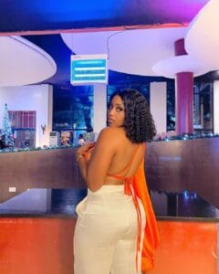 Pantalon et crop-top au dos nu, Abidemi Awotale fait gazouiller la toile (Phtos)