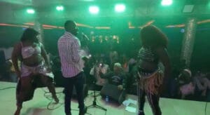 (Vidéo)- Du jamais vue: Momo Dieng enfl@mme sa soirée à Thies