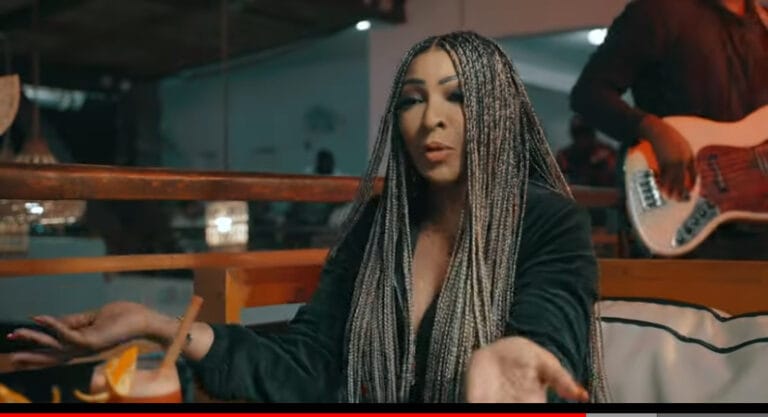 (Vidéo) : Viviane rayonne dans le clip de son beatmaker Akatché : «Yaw rek lay top»