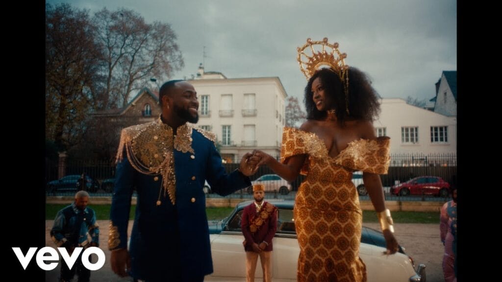 En feat avec Angélique Kidjo, Davido termine l’année avec « Na Money »