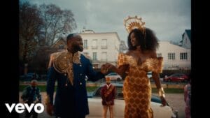 En feat avec Angélique Kidjo, Davido termine l’année avec « Na Money »