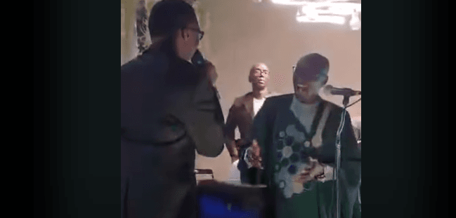 (Vidéo) : Ce duo émouvant de Youssou Ndour et Omar Pène touche les cœurs