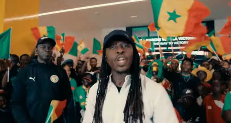 (Clip officiel)- Daara J Family offre « Niaani » à l’equipe nationale du Sénégal