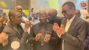 (Vidéo) – Anniversaire de Mbagnik Diop: La belle complicité de Pape Diouf et de Youssou Ndour…
