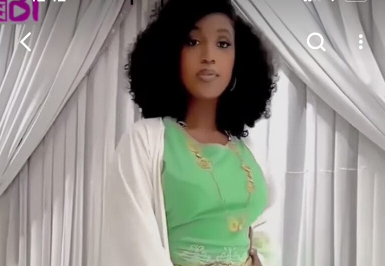 (Vidéo) : Aïssatou (Cœurs Brisés) éblouissante en vert blanc