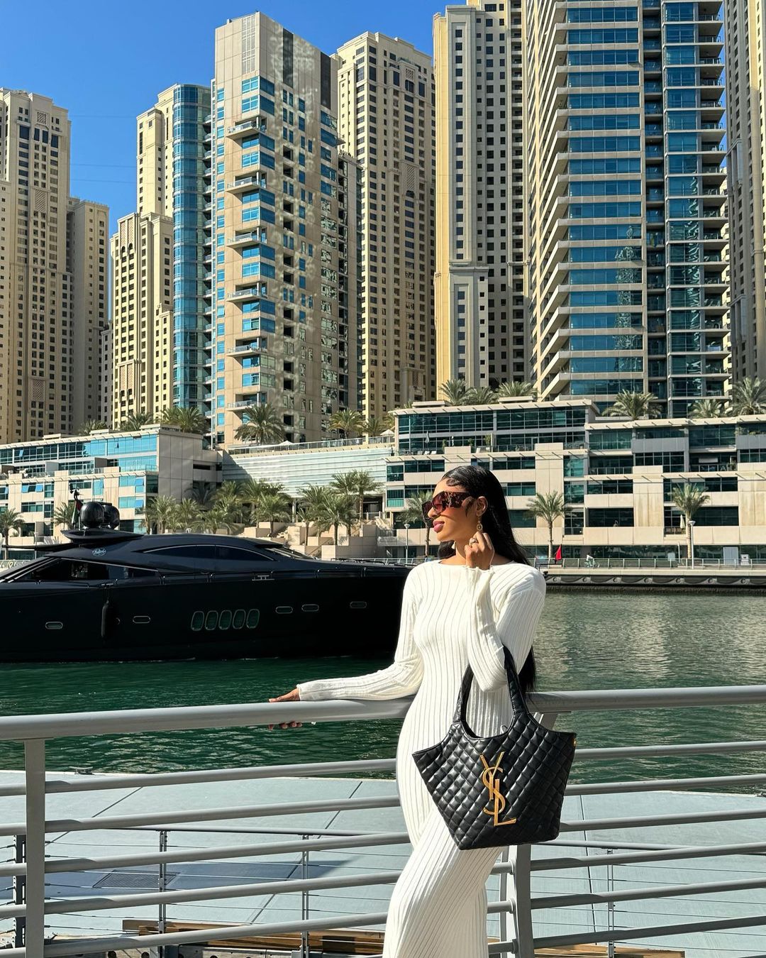 (04 photos) : Après USA, Amy Léa dépose ses valises à Dubaï
